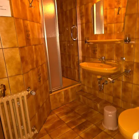 Mit Vorgarten アパート